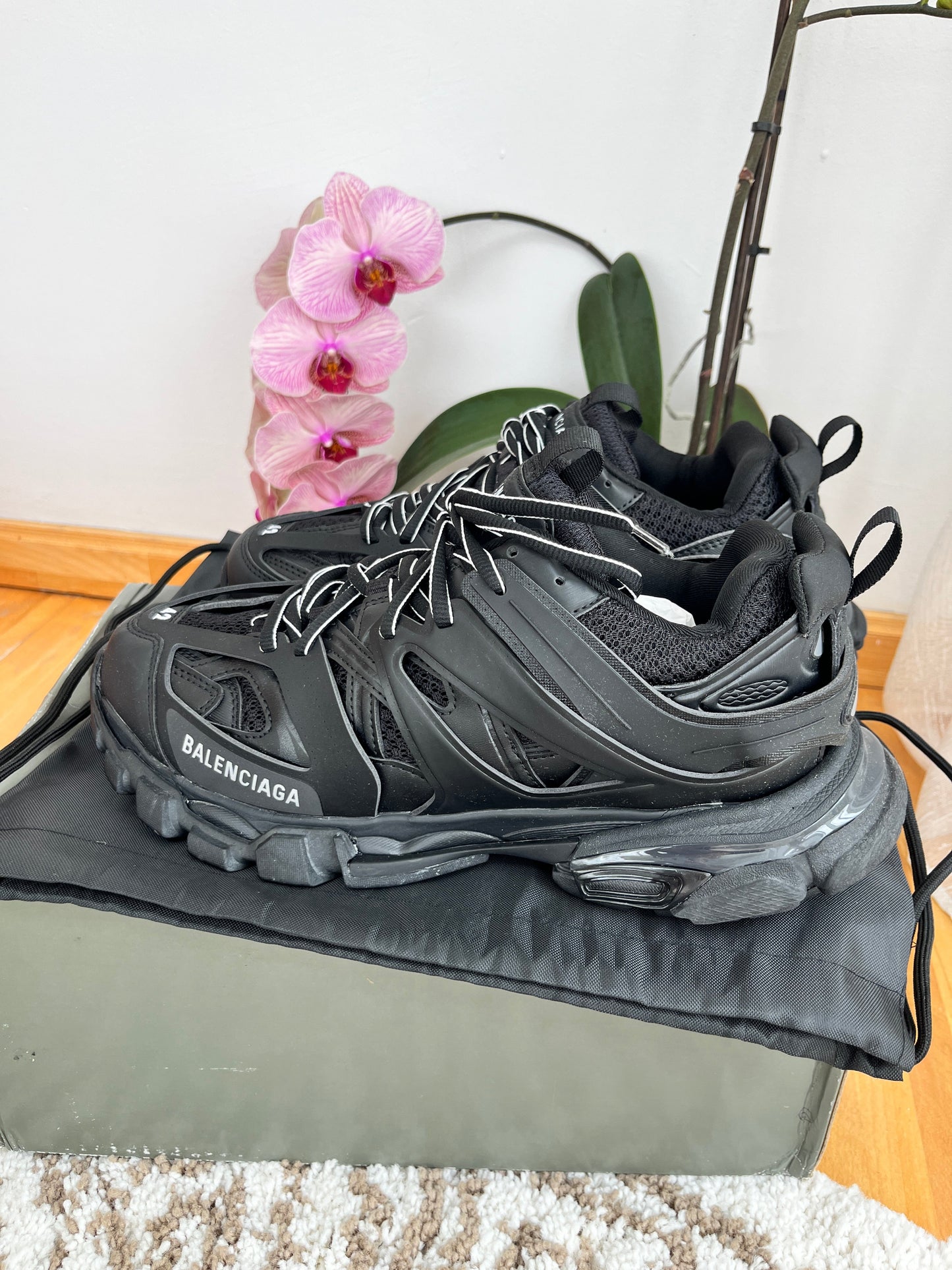 Adidasii negri fara LED