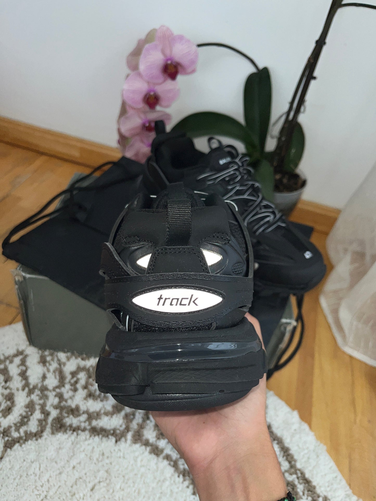 Adidasii negri fara LED