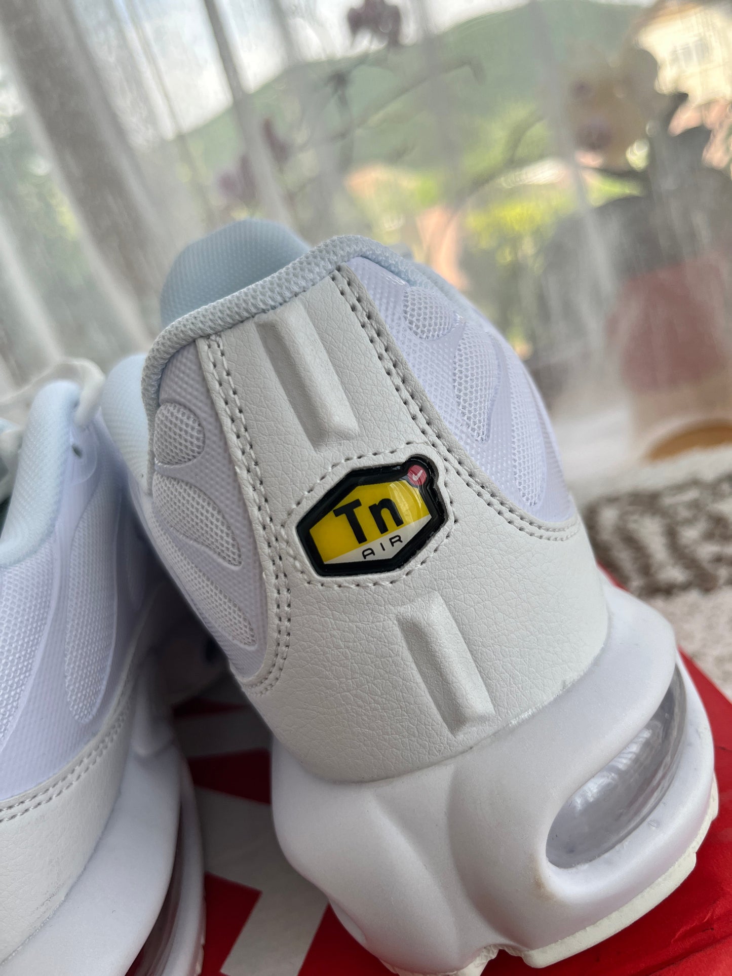 adidasi triple white cu perna de aer